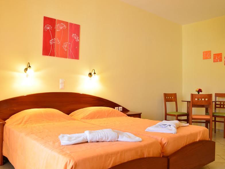 Hotel de apartamente Kosmos Agios Stefanos Avliotes (Corfu)